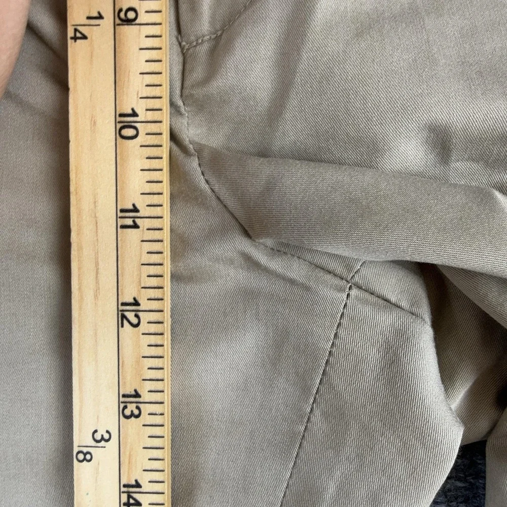 Levis Travelers Pants Mens 42x30 Beige Pleated Relaxed Fit Chino Khakis